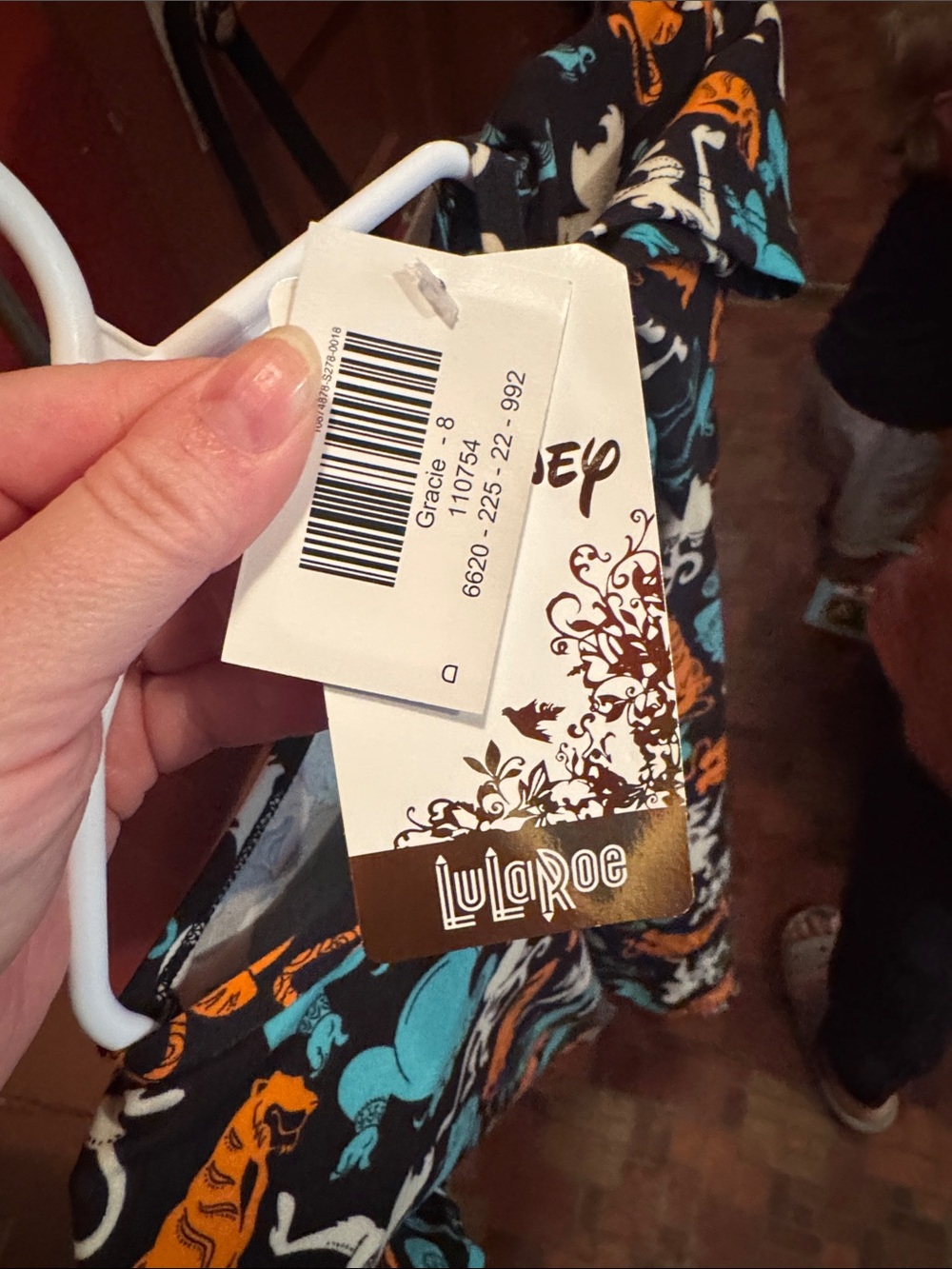 LuLaRoe Girl’s Disney Aladdin Shirt Size 8 - Picture 6 of 9